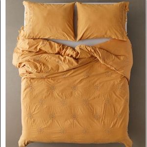 Urban outfitters Marigold Fili Eyelet duvet Sz Queen